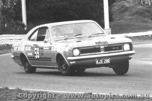 69052 - T. Robertson / G. Blanchard  Holden Monaro GTS 350 - Sandown 1969