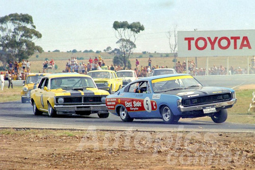 71392 - Tom Naughton Charger & Kingsley Hibbard Falcon - Calder 1971 - Photographer Peter D'Abbs