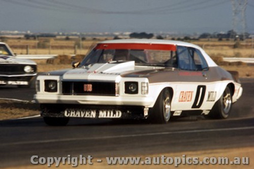 74072 - P. Geoghegan Holden Monaro / J. Smith Chev Camaro - Calder 1974
