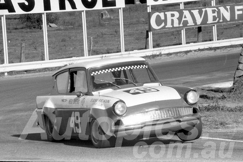 73286 - Neil Byers, Ford Anglia - Bathurst April 1973 - Photographer Lance Ruting