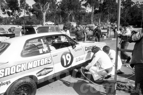 73288 - Allan Grice, Torana XU1 - Amaroo 1973  - Photographer Lance Ruting