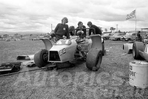 73290 - Geoff Buckingham Welsor Ford - Bathurst Easter 1973 - Photographer Lance Ruting