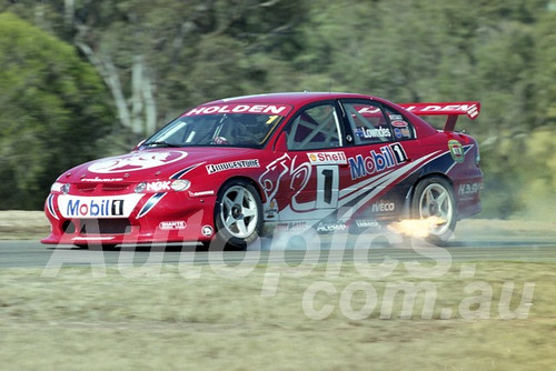 200136 - Craig Lowndes, Commodore VT - Oran Park 2000 - Photographer Marshall Cass