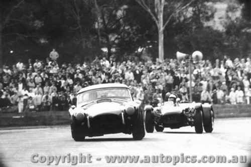 67459 -  R. Thorp  AC Cobra  - Warwick Farm -  14/5/1967 - Photographer Lance Ruting