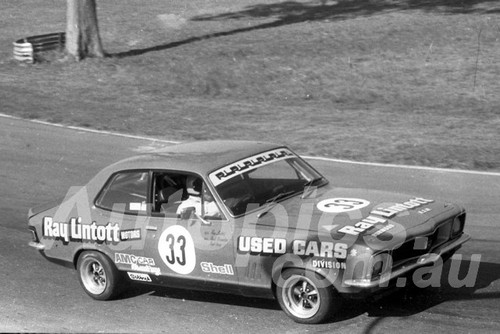 75270 - Ray Lintott, Torana XU1  - Oran Park 1975 - Photographer Lance J Ruting