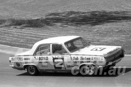 75275 -  Denys Gillespie, Holden HD - Oran Park 1975 - Photographer Lance J Ruting