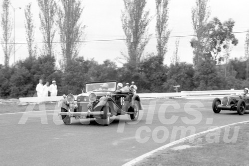 77165 - Des Donnan, Alvis - Sandown - 11th September 1977 - Photographer Peter D'Abbs