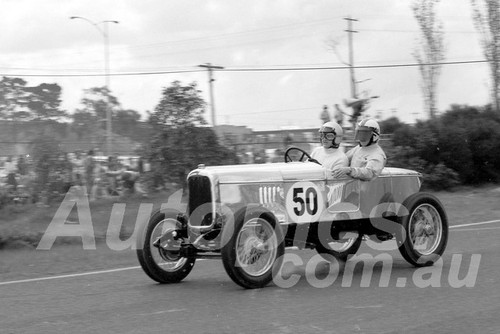 77167 - Alister Cannon, Alvis - Sandown - 11th September 1977 - Photographer Peter D'Abbs