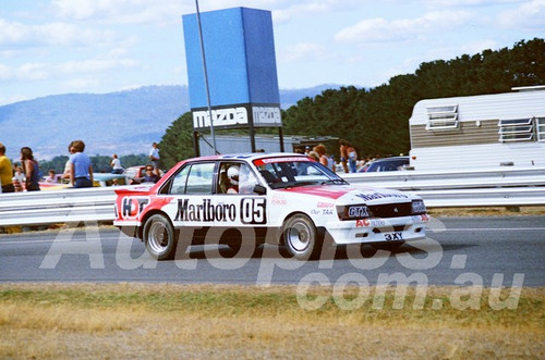 83126 -  Peter Brock, Commodore VH - Symmons Plains 13th March 1983 - Photographer Keith Midgley
