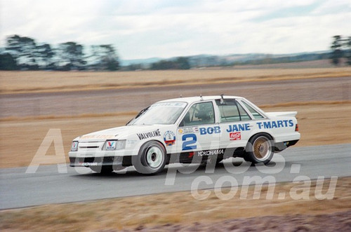 87131 - Allan Grice, VK Commodore -  Symmons Plains, 8th March 1987 - Photographer Keith Midgley