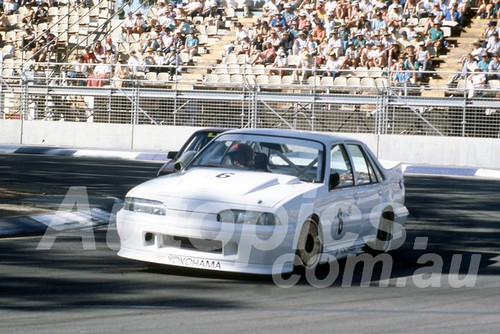 88152 - Gary Rogers VL Commodore, Adelaide, 5th November 1988 - Photographer Darren House