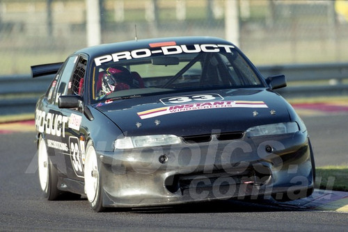 99071 - Allan McCarthy, Holden Commodore VS - Sandown 27th June 1999 - Photographer Marshall Cass