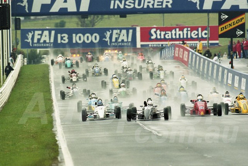 200509 - Start of the Formula Fords - Bathurst 2002 - Photographer Marshall Cass