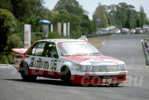 84604 - Peter Brock, VH Commodore - 1984 ATCC - Sandown