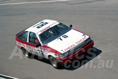 88929 - BOB HOLDEN / DAMON BECK / JAMES FANECO, TOYOTA COROLLA - Bathurst 1000, 1988 - Photographer Lance J Ruting