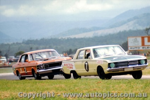 70119 - L. Geoghegan Valiant Pacer - F. Gibson Ford Falcon  XW  GTHO - Surfers Paradise 1970 - Photographer David Blanch