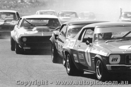 73093 - First Lap Sandown 1973 -  Jane Monaro /  Moffat Mustang / Gardner Camaro