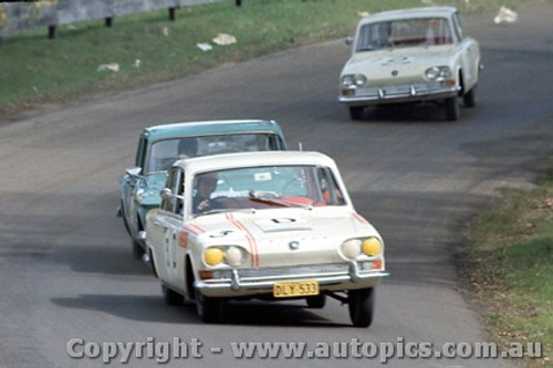 64721  -  Reynolds / Allen Triumph 2000 -  Cook / Rose Valiant - Davis / Mander Triumph 2000 -  Bathurst 1964  - Photographer Richard Austin