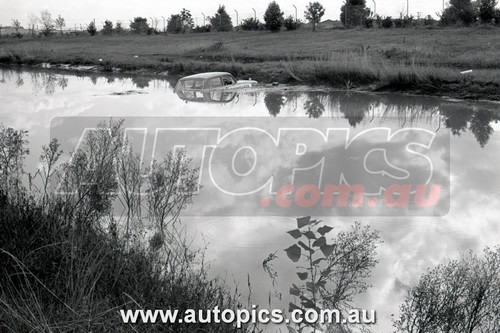 69140.1 - Gary Rogers, EH Holden -  Sandown  1969 - Photographer Peter D'Abbs