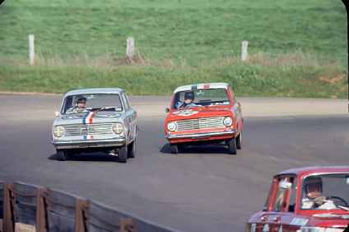 64727  - Gates / Nedelko - Martin / Brown Vauxhall Viva  -  Bathurst 1964 - Photographer Richard Austin