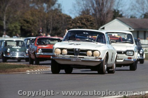 69065 - J. French Alfa Romeo GTV / R. Holden Ford Escort T/C - Warwick Farm 1969 - Photographer Richard Austin