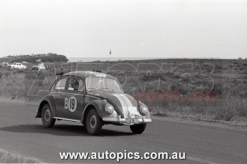 60PI11UK7104 -  Arthur Wylie & Ken Wylie & Bob Foreman - Armstrong 500, Phillip Island, 1960, Volkswagen