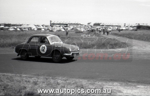 60PI11UK7128 -  Ian Geoghegan & Des West  - Armstrong 500, Phillip Island, 1960, Renault Dauphine