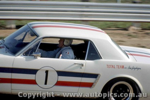 65061 - Pete  Geoghegan  Ford Mustang - Lakeside 1965 - Photographer John Stanley