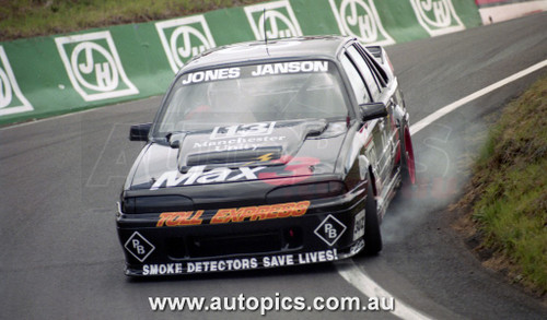 92BA10LR7051 - Bob Jones & Peter Janson, Tooheys 1000, Bathurst, 1992, Holden Commodore VL - Photographer - Lance J Ruting