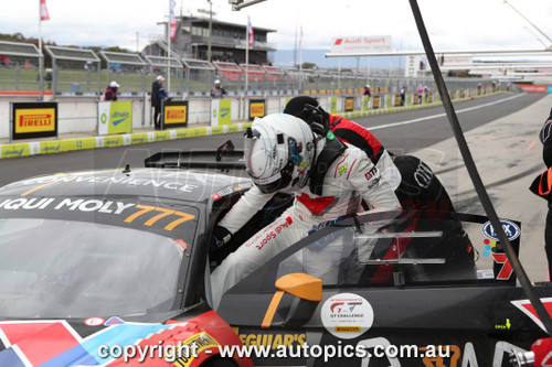 22BA05JS5071 - Markus Winkelhock, Ricardo Feller & Yasser Shahin, Liqui Molly, Bathurst 12 Hour, 2022, Audi R8 EVO II - Photographer James Smith