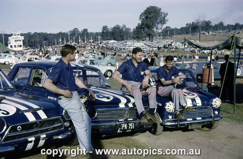 64LS07DM7000 - Neptune Racing Team - Norm Beechey Holden  EH S4, jim McKeown, Lous Cortina & Peter Manton, Morris Cooper S - Lakeside 1964 -  Photographer  Doug Mayes