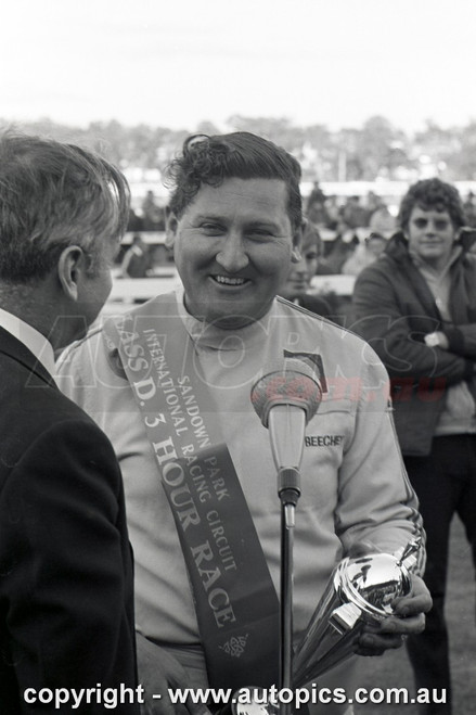 70SA09PD7026 - Norm Beechey, Sandown Three Hour 250, Sandown, 13th September, 1970, Chrysler VG Valliant Pacer 4 Barrel - Photographer Peter D'Abbs