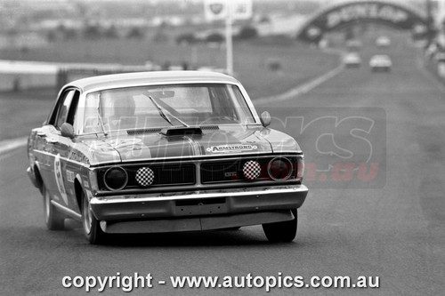 71SA09PD7001 - Murray Carter, Sandown Three Hour 250, Sandown, 12th September, 1971, Ford XY Falcon GTHO Phase III - Photographer Peter D'Abbs
