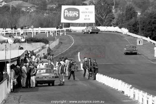 71SA09PD7003 - Murray Carter, Sandown Three Hour 250, Sandown, 12th September, 1971, Ford XY Falcon GTHO Phase III - Photographer Peter D'Abbs