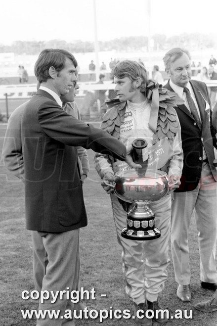 71SA09PD7012 - Colin Bond, Sandown Three Hour 250, Sandown, 12th September, 1971, Holden LC Torana GTR XU-1- WINNER  - Photographer Peter D'Abbs
