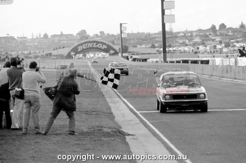 73SA09PD7014 - Peter Brock, Sandown Three Hour 250, Sandown, 9th September, 1973, Holden Torana LJ GTR XU-1 - Photographer Peter D'Abbs