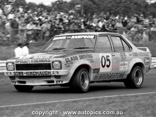 75SA09PD7000 - Peter Brock, Sandown 250, Sandown, 14th September, 1975, Holden Torana LH SL/R 5000 L34 - Photographer Peter D'Abbs