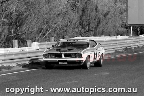 76SA09PD7020 - Allan Moffat, Hang Ten 400, Sandown, 12th September, 1976, Ford Falcon XB GT Hardtop - Photographer Peter D'Abbs 76SA09PD7020 - Allan Moffat, Hang Ten 400, Sandown, 12th September, 1976, Ford Falcon XB GT Hardtop - Photographer Peter D'Abbs