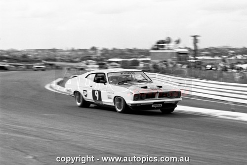 76SA09PD7022 - Allan Moffat, Hang Ten 400, Sandown, 12th September, 1976, Ford Falcon XB GT Hardtop - Photographer Peter D'Abbs 76SA09PD7022 - Allan Moffat, Hang Ten 400, Sandown, 12th September, 1976, Ford Falcon XB GT Hardtop - Photographer Peter D'Abbs