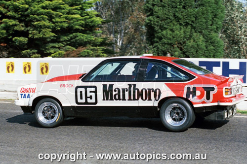 78SA09PD7010 - Peter Brock, Hang Ten 400, Sandown International Motor Raceway, 10th September, 1978, Holden LX Torana SS a9x Hatchback - Photographer Peter D'Abbs