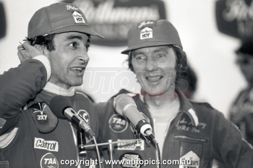 78SA09PD7011 - Peter Brock, Hang Ten 400, Sandown International Motor Raceway, 10th September, 1978, Holden LX Torana SS a9x Hatchback - Photographer Peter D'Abbs