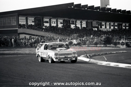 78SA09PD7019 - John Harvey, Hang Ten 400, Sandown International Motor Raceway, 10th September, 1978, Holden LX Torana SS A9x Hatchback - Photographer Peter D'Abbs