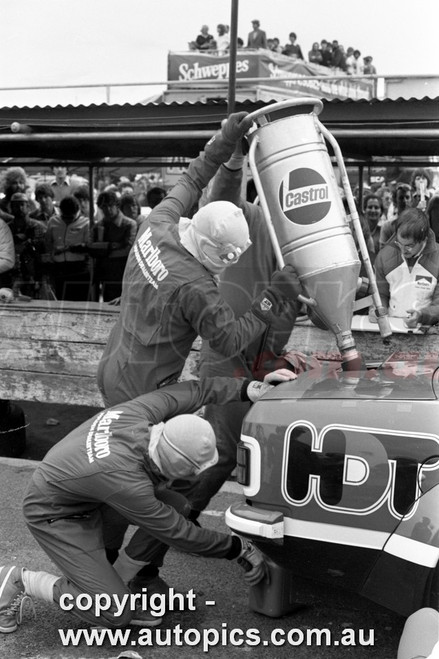 80SA09DH7007 - Peter Brock, Hang Ten 400, Sandown International Motor Raceway, 10th September, 1980, Holden Commodore VC  - Photographer Darren House
