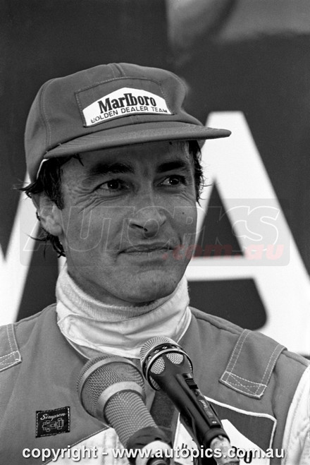 81SA09DH7026 - Peter Brock, Hang Ten 400, Sandown International Motor Raceway, 13th September, 1981, Holden Commodore VC - Photographer Peter D'Abbs