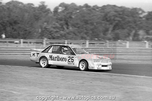 84SA09DH7034 - John Harvey & David Parsons, Castrol 500, Sandown International Motor Raceway, 9th September, 1984, Holden Commodore VK - Photographer Darren House