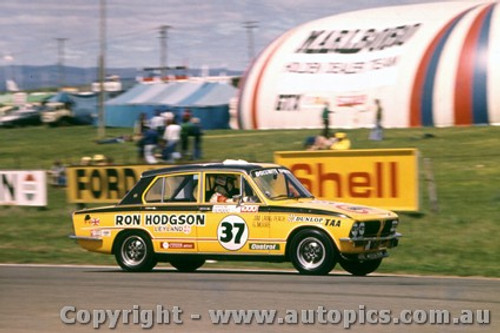 75787 -  J. Laing-Peach / G. Moore Triumph Dolomite  -  Bathurst 1975