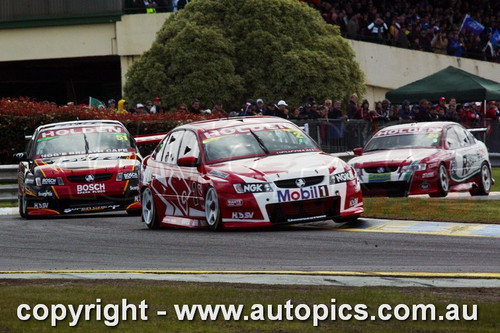 05SA09JS7025 - Mark Skaife & Todd Kelly, Sandown Betta Electrical 500, Sandown International Motor Raceway, 11th of September, 2005, Holden Commodore VZ - Photographer James Smith