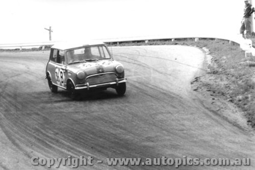 64732  - D. Holland / L. Stewart -  Morris Cooper -  Bathurst 1964