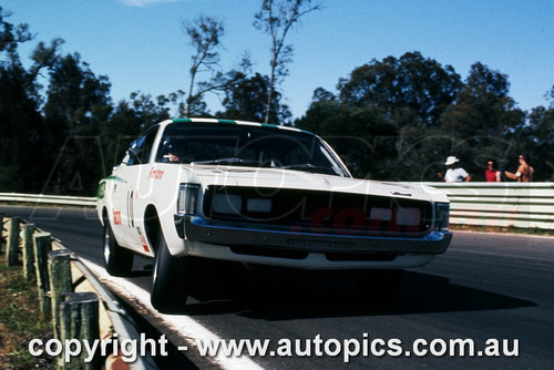 72WF11JN7010 - Leo Geoghegan, Warwick Farm, 5/11/1972, Valiant Charger - Photographer Jeff Nield