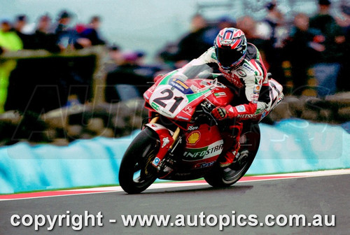 01PI04JM1005 - Troy Bayliss, World Superbikes, Phillip Island Grand Prix Circuit, 22nd of April, 2001, Ducati 996R